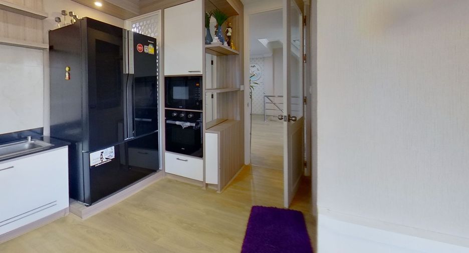 For sale 5 bedrooms townhouse in Mueang Chiang Mai, Chiang Mai
