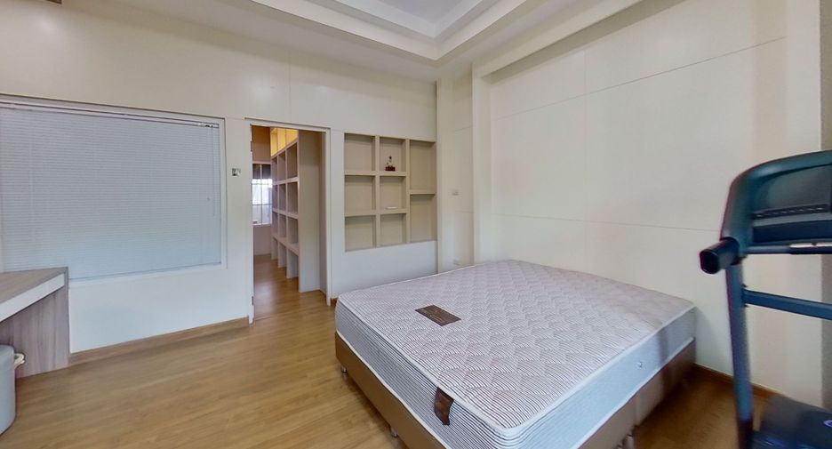 For sale 5 bedrooms townhouse in Mueang Chiang Mai, Chiang Mai