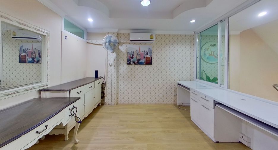 For sale 5 bedrooms townhouse in Mueang Chiang Mai, Chiang Mai