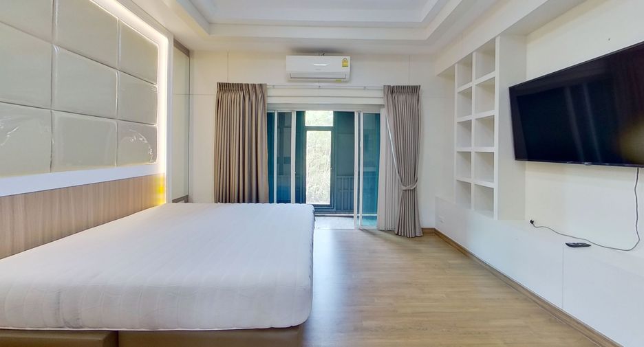 For sale 5 bedrooms townhouse in Mueang Chiang Mai, Chiang Mai