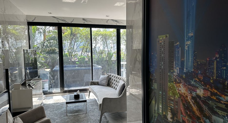 For rent 2 bedrooms condo in Bang Rak, Bangkok