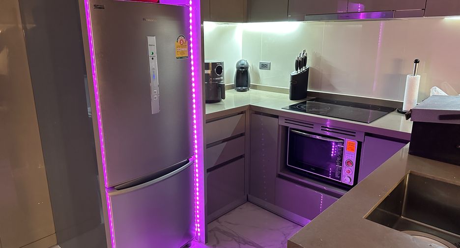 For rent 2 bedrooms condo in Bang Rak, Bangkok