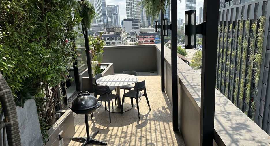 For rent 2 bedrooms condo in Bang Rak, Bangkok