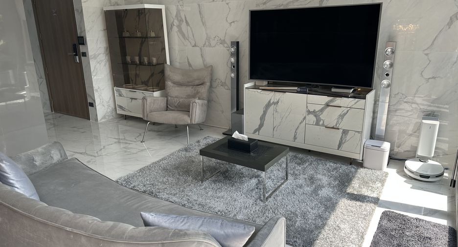 For rent 2 bedrooms condo in Bang Rak, Bangkok