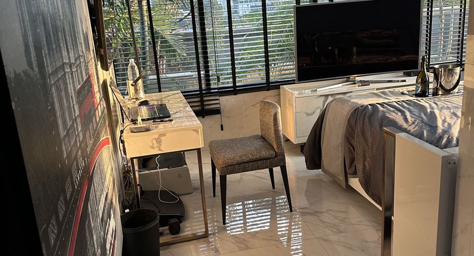 For rent 2 bedrooms condo in Bang Rak, Bangkok