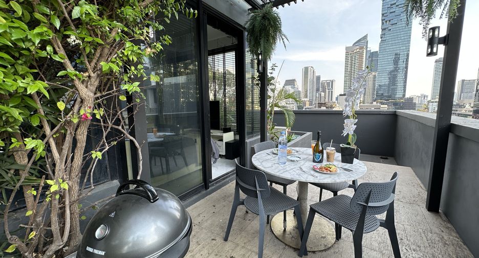 For rent 2 bedrooms condo in Bang Rak, Bangkok