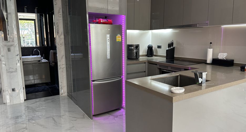 For rent 2 bedrooms condo in Bang Rak, Bangkok