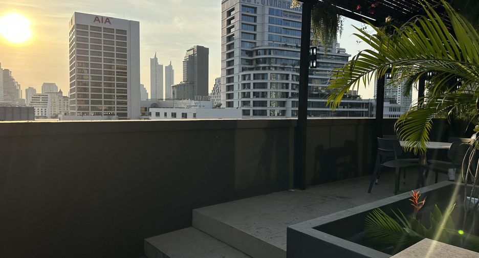 For rent 2 bedrooms condo in Bang Rak, Bangkok