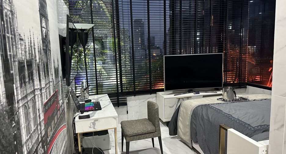 For rent 2 bedrooms condo in Bang Rak, Bangkok