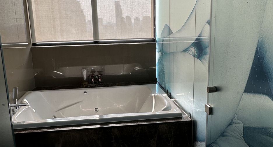 For rent 2 bedrooms condo in Bang Rak, Bangkok