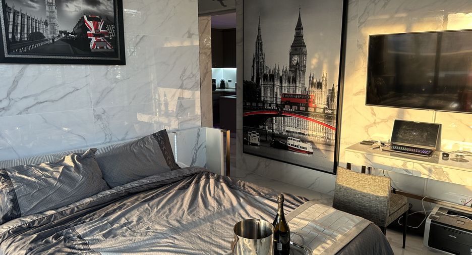For rent 2 bedrooms condo in Bang Rak, Bangkok