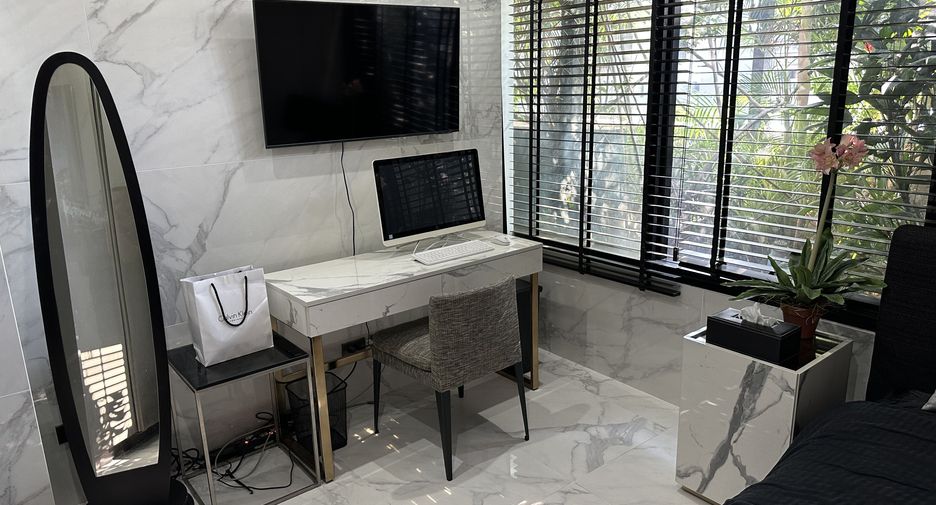 For rent 2 bedrooms condo in Bang Rak, Bangkok