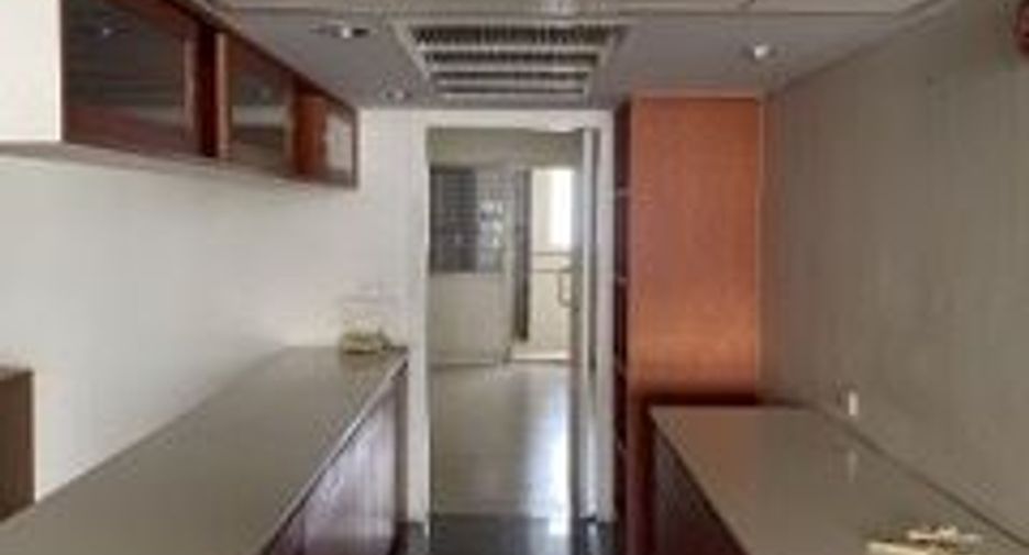 ให้เช่า 4 ห้องนอน คอนโด ใน วัฒนา, กรุงเทพฯ