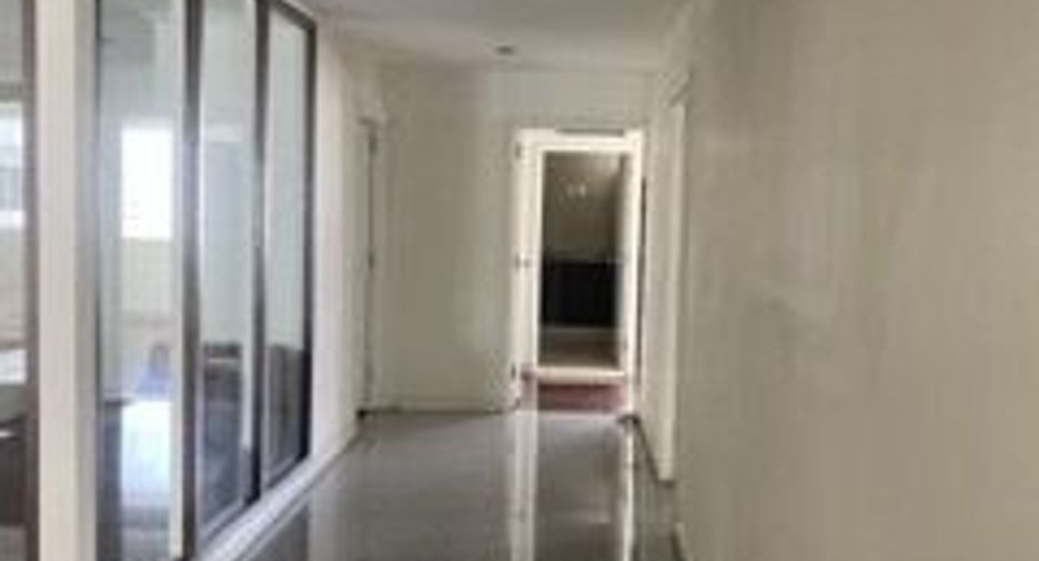 ให้เช่า 4 ห้องนอน คอนโด ใน วัฒนา, กรุงเทพฯ