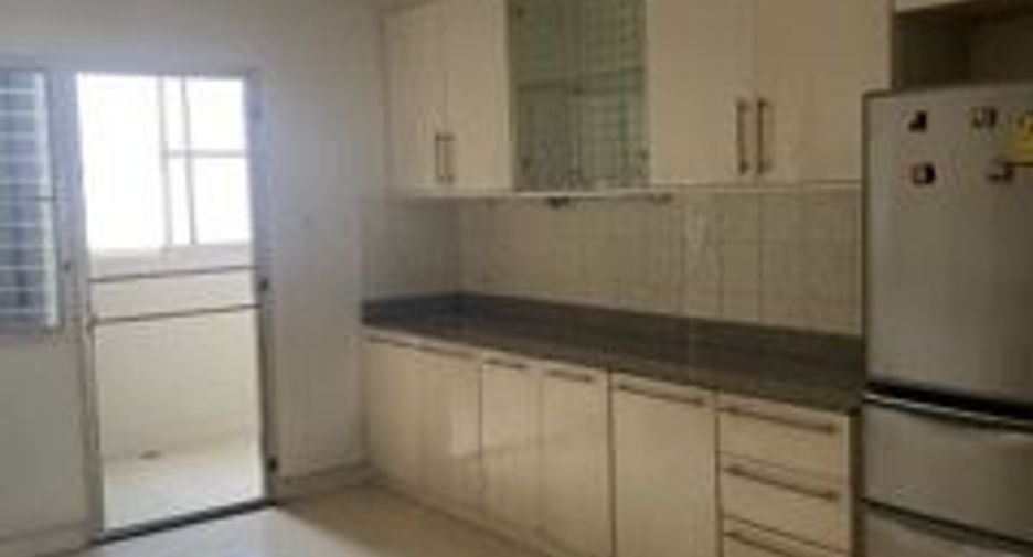 ให้เช่า 4 ห้องนอน คอนโด ใน วัฒนา, กรุงเทพฯ