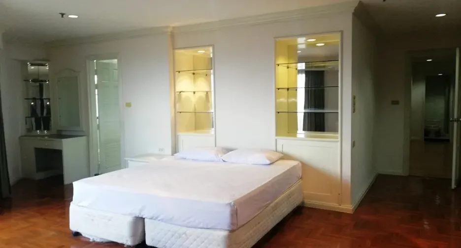 ให้เช่า 3 ห้องนอน คอนโด ใน คลองเตย, กรุงเทพฯ
