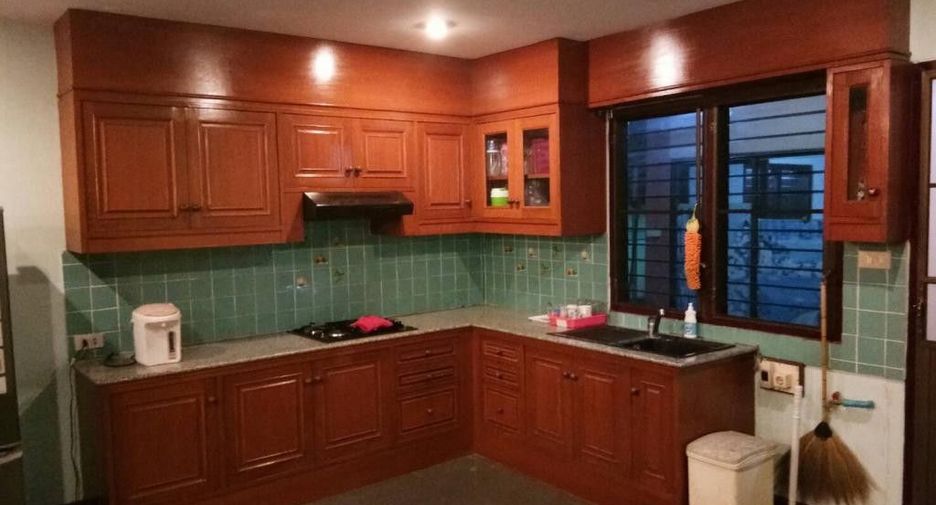 À vendre 4 chambres maison à San Pa Tong, Chiang Mai
