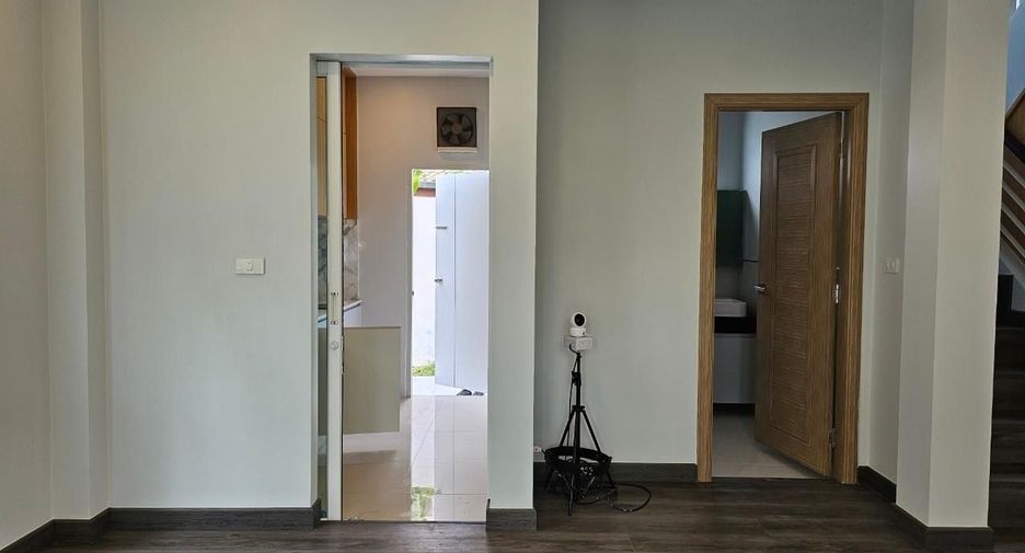 For sale 3 bedrooms house in Saraphi, Chiang Mai