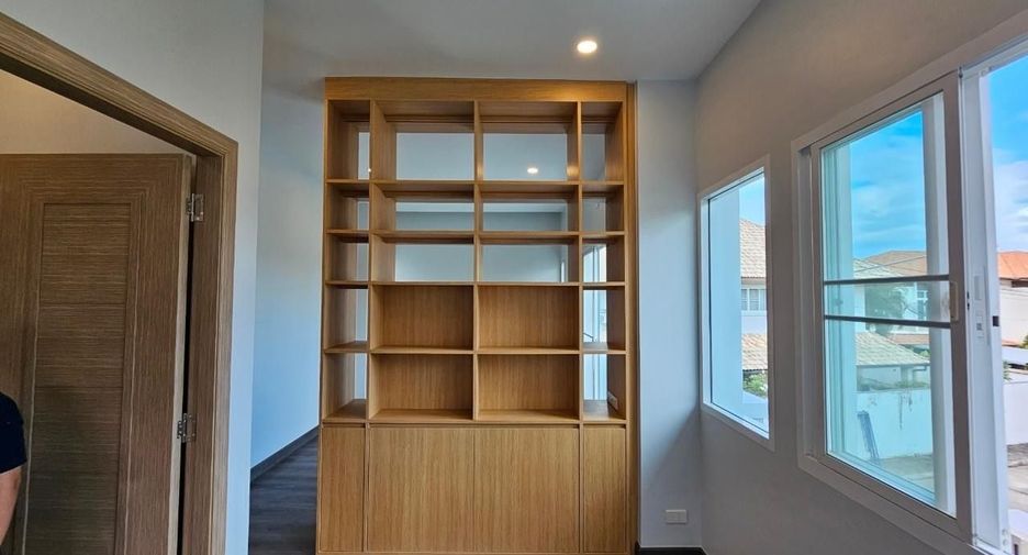 For sale 3 bedrooms house in Saraphi, Chiang Mai