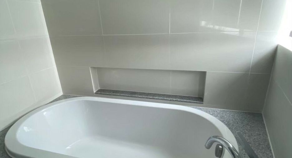 Wohnung zur Miete mit 3 Zimmer in Khlong Toei, Bangkok