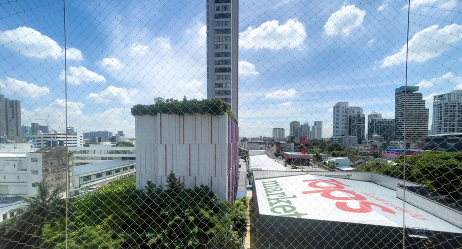 For rent 1 bed condo in Watthana, Bangkok