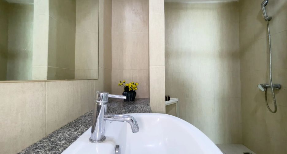 For rent 1 bed condo in Watthana, Bangkok