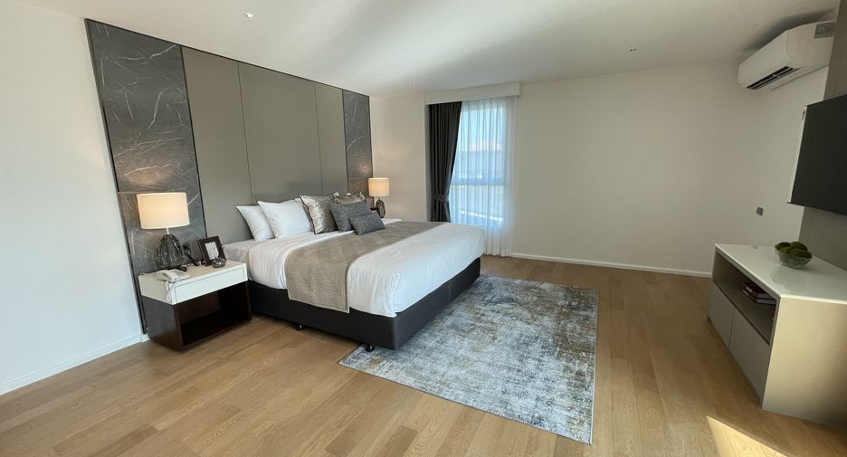 For rent 3 bedrooms apartment in Watthana, Bangkok