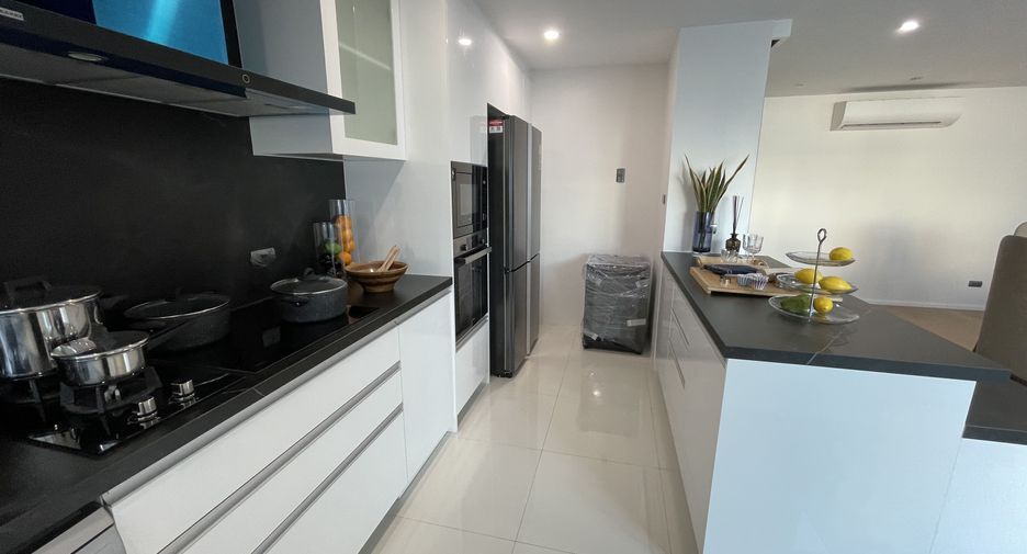 For rent 3 bedrooms apartment in Watthana, Bangkok