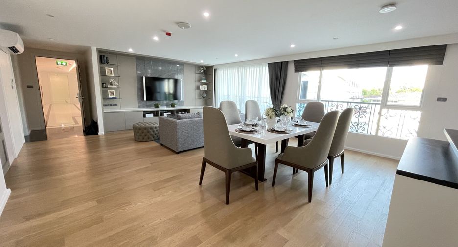 For rent 3 bedrooms apartment in Watthana, Bangkok