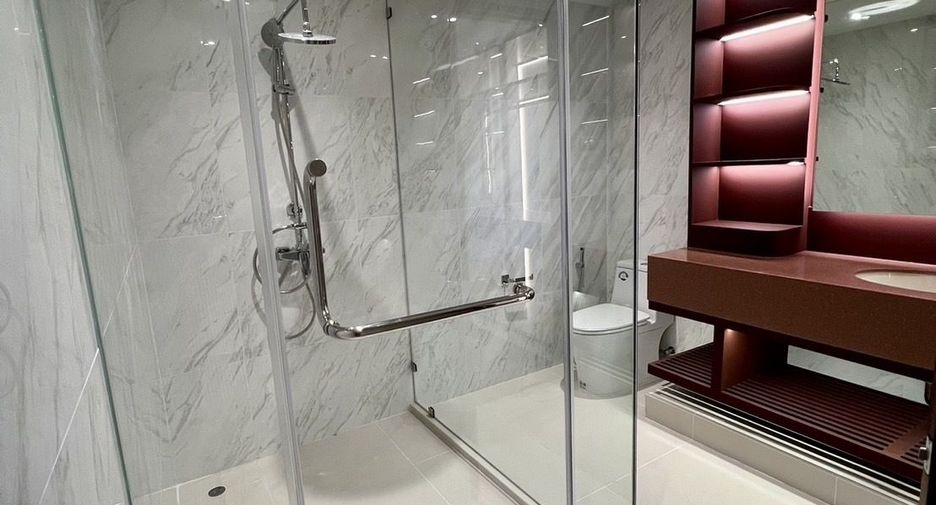 Condo en alquiler de 2 habitaciones en Pathum Wan, Bangkok