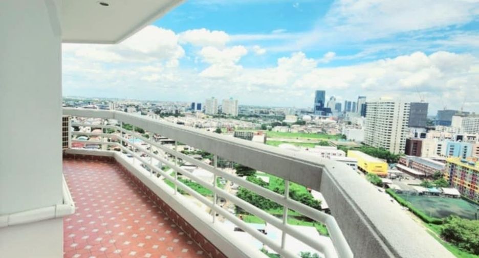 For rent 2 bedrooms condo in Bang Na, Bangkok