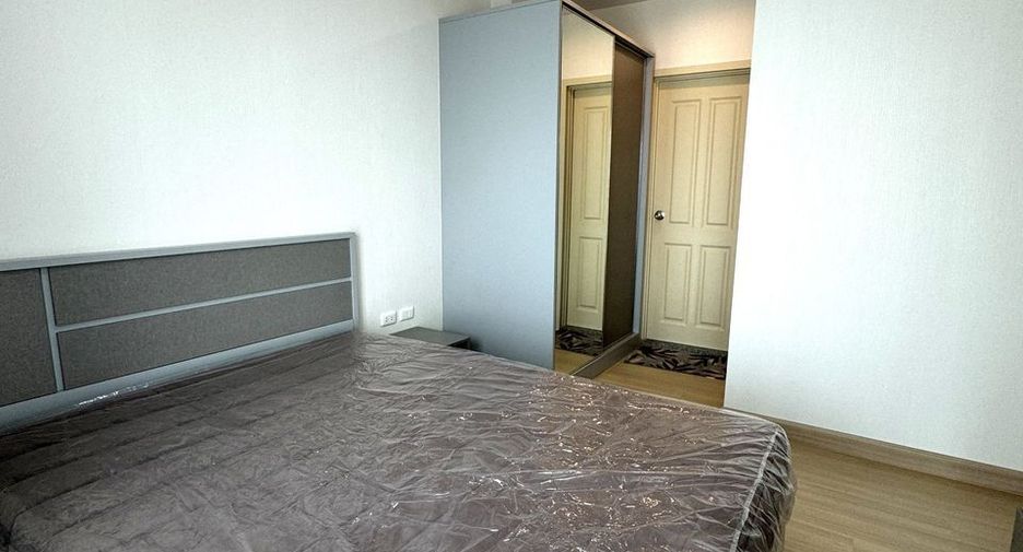 For rent 2 bedrooms condo in Huai Khwang, Bangkok