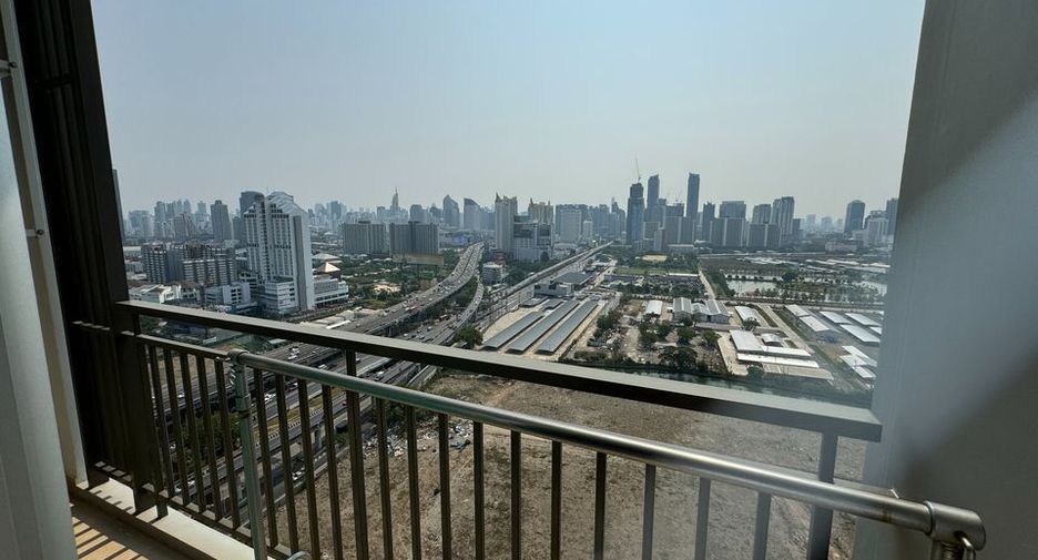 For rent 2 bedrooms condo in Huai Khwang, Bangkok