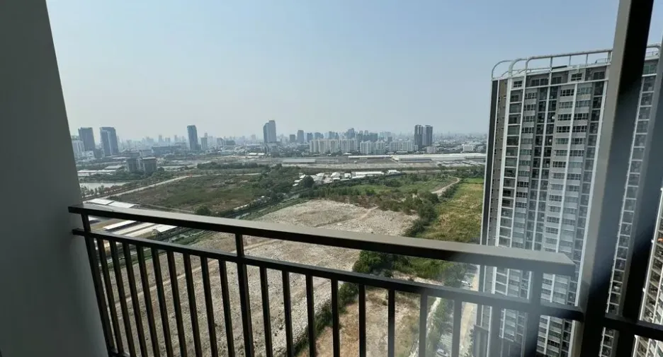 For rent 2 bedrooms condo in Huai Khwang, Bangkok