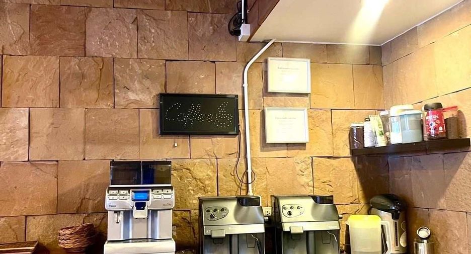 For sale 2 bedrooms retail Space in Mueang Chiang Mai, Chiang Mai