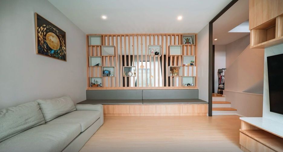 For sale 3 ベッドルーム townhouse in Saphan Sung, Bangkok