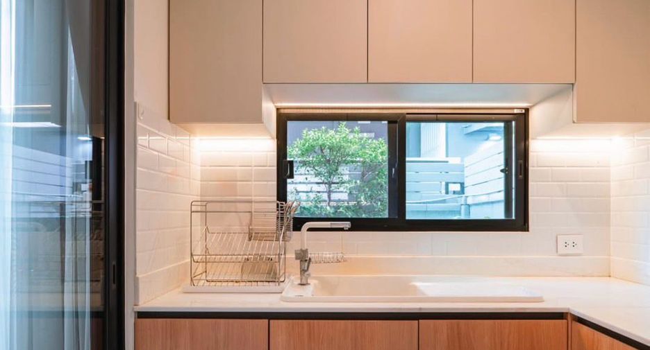 For sale 3 ベッドルーム townhouse in Saphan Sung, Bangkok