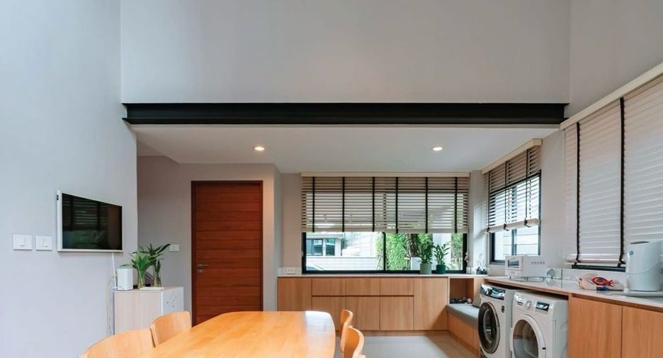 For sale 3 ベッドルーム townhouse in Saphan Sung, Bangkok