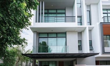 For sale 3 ベッドルーム townhouse in Saphan Sung, Bangkok