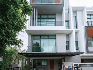 Casa adosada en venta de 3 habitaciones en Saphan Sung, Bangkok