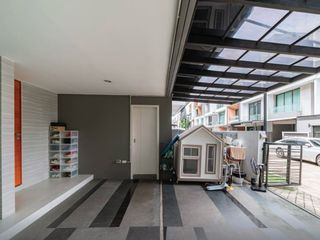 Casa adosada en venta de 3 habitaciones en Saphan Sung, Bangkok