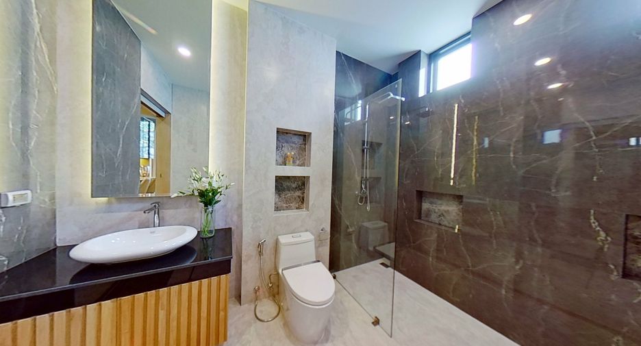 For sale 4 ベッドルーム villa in Mueang Chiang Mai, Chiang Mai