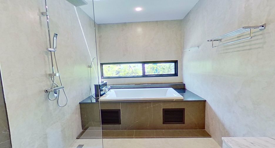 For sale 4 ベッドルーム villa in Mueang Chiang Mai, Chiang Mai