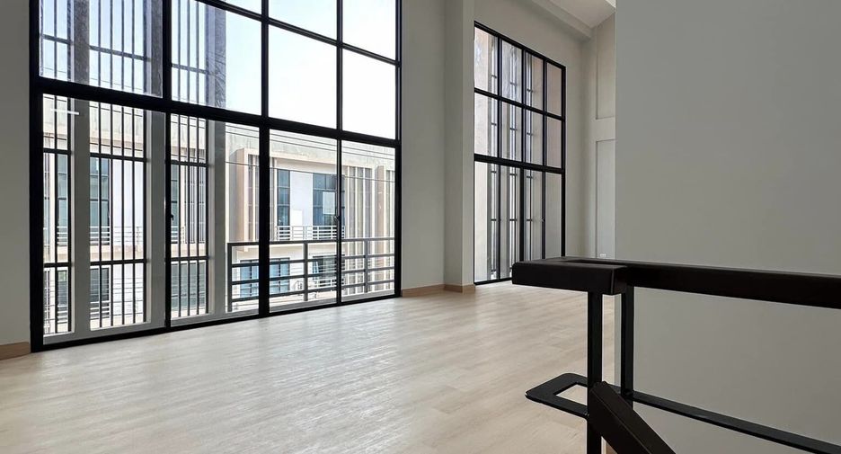 For rent 3 ベッドルーム townhouse in Lat Krabang, Bangkok