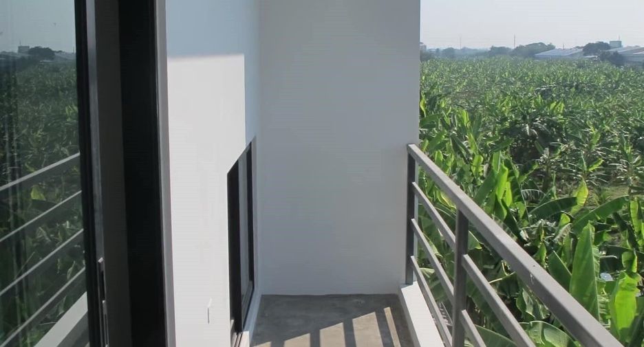 For rent 3 ベッドルーム townhouse in Lat Krabang, Bangkok
