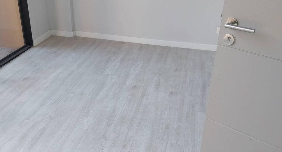 For rent 3 ベッドルーム townhouse in Lat Krabang, Bangkok