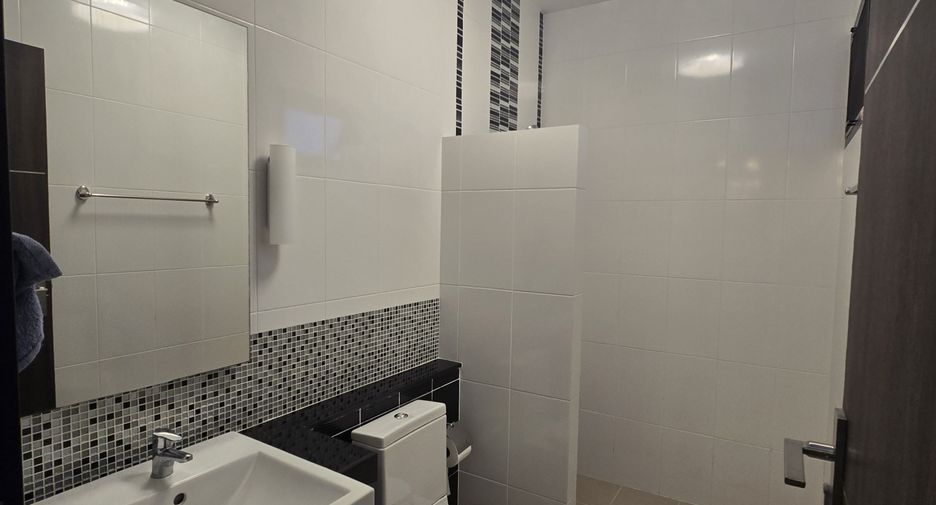 For sale 3 bedrooms house in Saraphi, Chiang Mai
