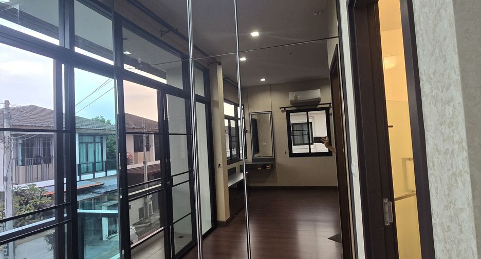 For sale 3 bedrooms house in Saraphi, Chiang Mai
