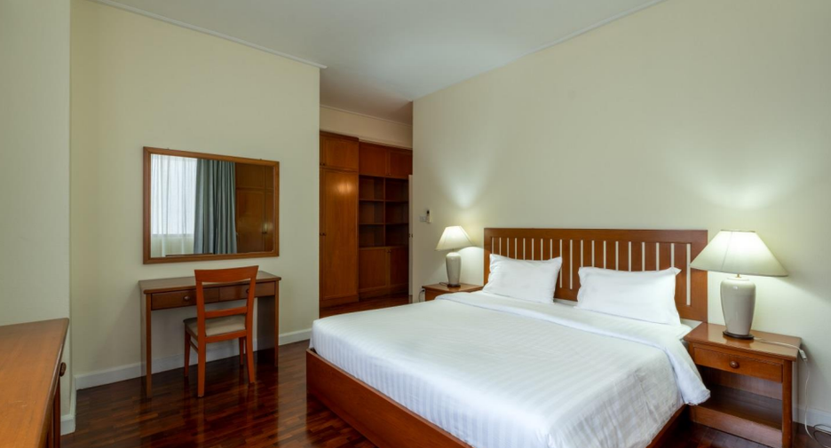 For rent 3 bedrooms condo in Khlong Toei, Bangkok