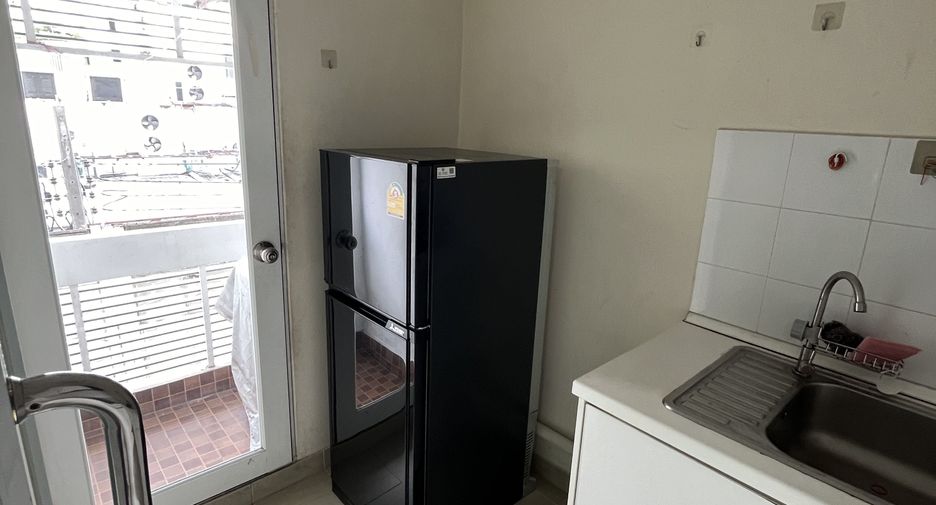 For sale and for rent 1 bed condo in Huai Khwang, Bangkok